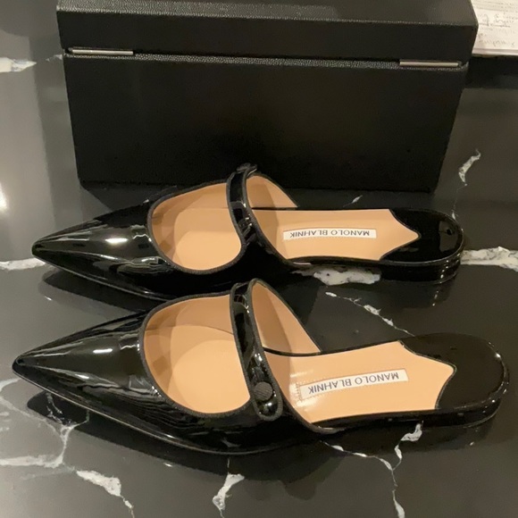 Manolo Blahnik black patent leather Mary Jane EXCELLENT CONDITION Runs Small - Picture 2 of 5